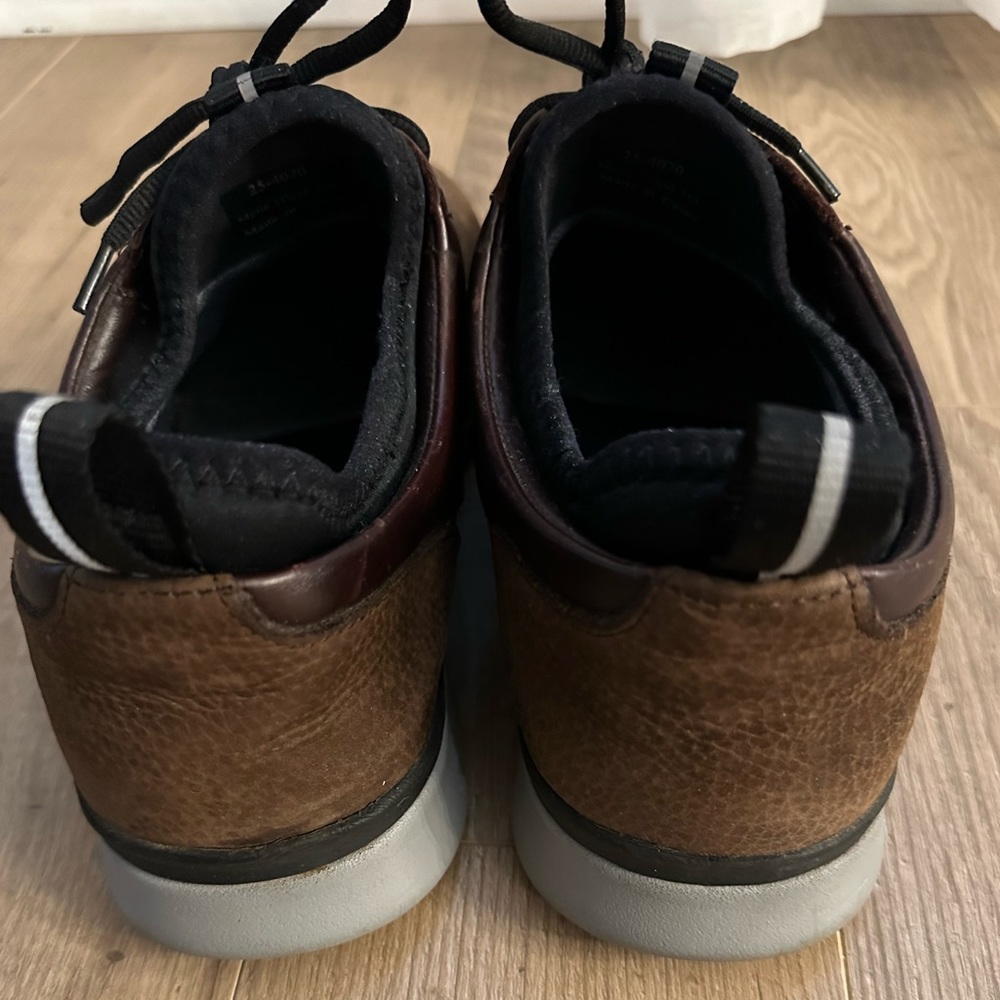 Men’s Johnston and Murphy suede sneakers - Picture 4 of 6
